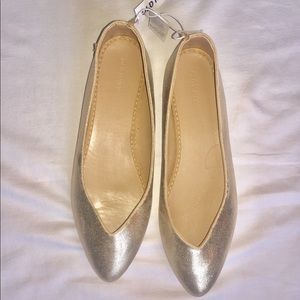 NWT Old Navy pointed toe gold flats